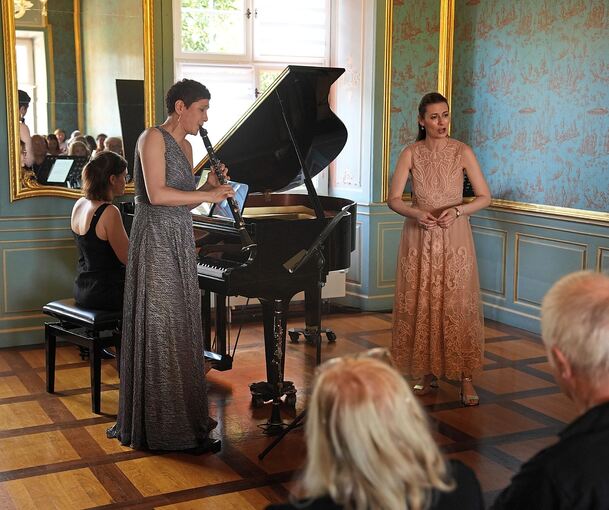 Drei exzeptionelle Musikerinnen: Die Pianistin Yael Kareth, die Sängerin Chen Reiss und die Klarinettistin Sharon Kam.