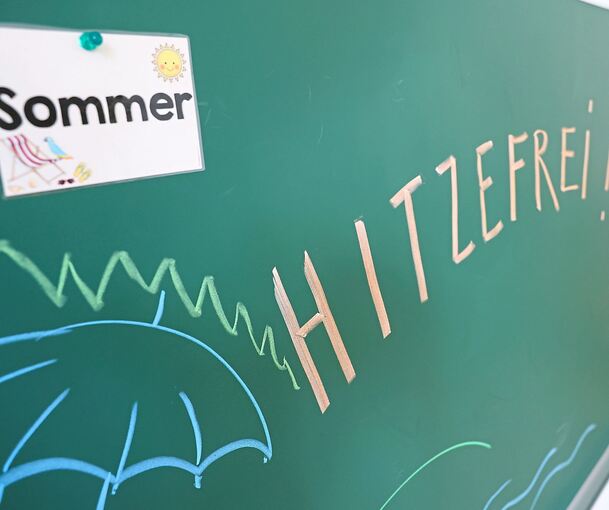 Bei den derzeit hohen Temperaturen haben die Schülerinnen und Schüler der Klassen 5 bis 9 bis einschließlich Freitag nach der fünften Stunde hitzefrei.