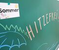 Bei den derzeit hohen Temperaturen haben die Schülerinnen und Schüler der Klassen 5 bis 9 bis einschließlich Freitag nach der fünften Stunde hitzefrei.