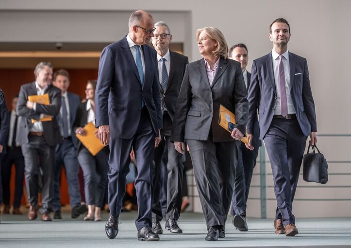 Rentenkommission legt Bericht vor Rentenkommission legt Bericht vor