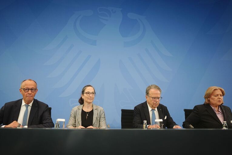 Rentenkommission legt Bericht vor Rentenkommission legt Bericht vor