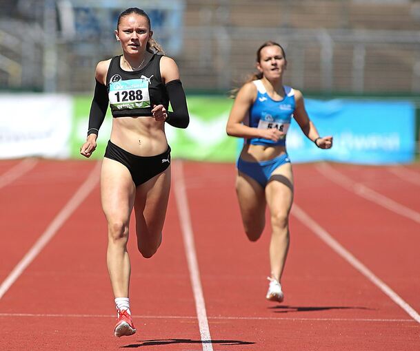 Anna Pantchev (links) läuft dem Titel entgegen.
