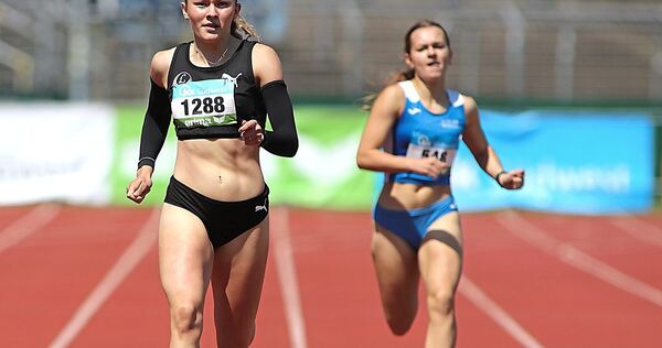 Anna Pantchev (links) läuft dem Titel entgegen.