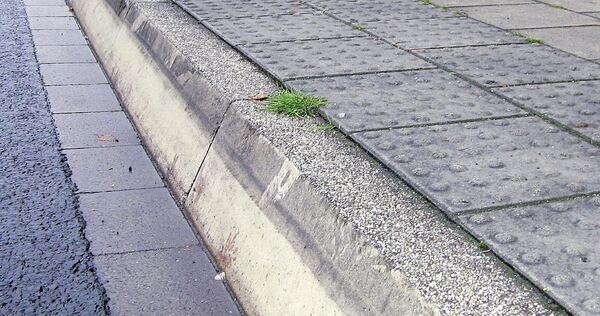 Adolf Blatt stellt unter anderem Straßenpflaster, Bordsteine und Stufen aus Beton her (Symbolbild)