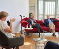Günther Oettinger und Matthias Wissmann (rechts) im Gespräch mit Ulrike Trampus. Günther Oettinger und Matthias Wissmann (rechts) im Gespräch mit Ulrike Trampus.