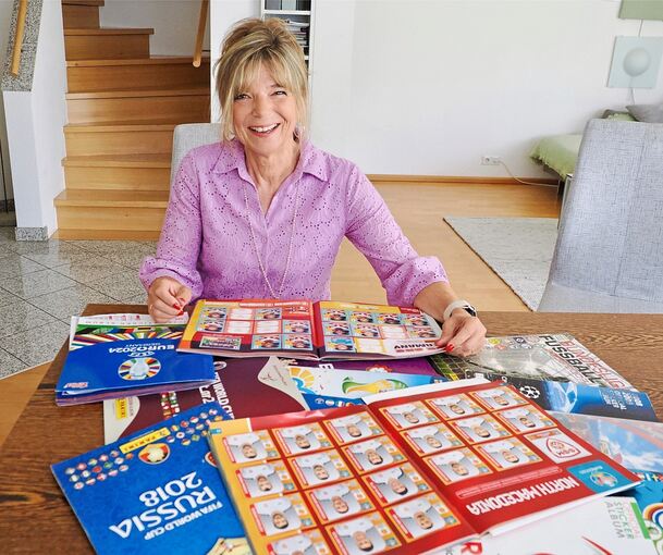 Nicole Laudenbach ist Panini-Sammlerin aus Leidenschaft. Seit 20 Jahren kauft und tauscht sie Sticker bei jeder WM und EM.