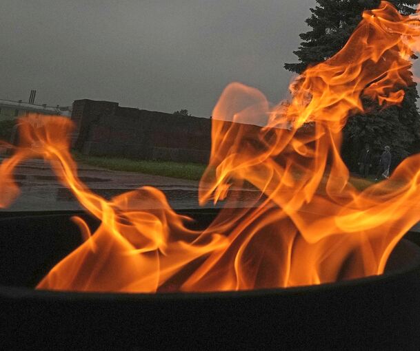 Züngelnde Flammen. Züngelnde Flammen.