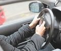 Auto, Mobiltelefon und Führerschein weg: Ein 18-Jähriger hat einen Unfall gebaut.