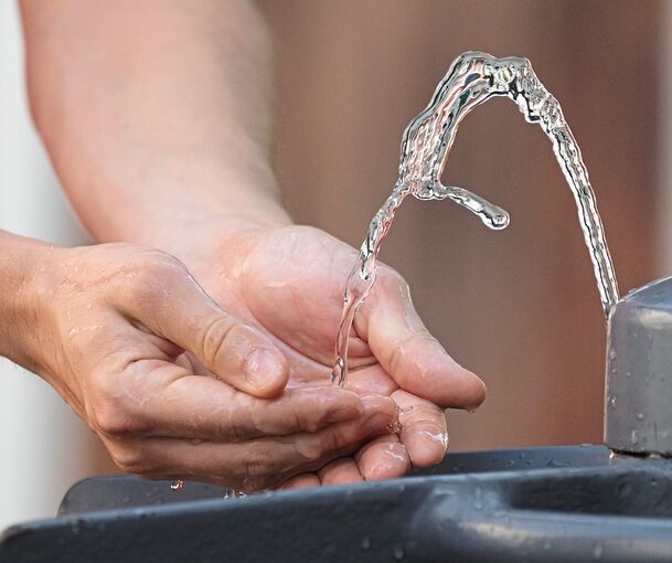 Der freie Zugang zu Trinkwasser ist an diesen Tagen besonders wichtig.