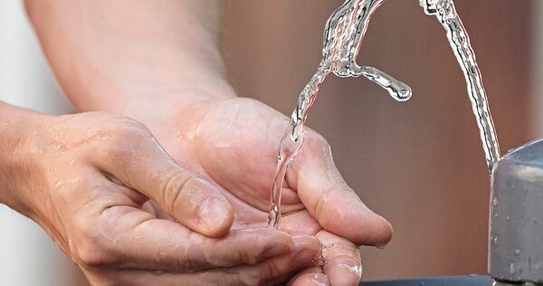 Der freie Zugang zu Trinkwasser ist an diesen Tagen besonders wichtig.