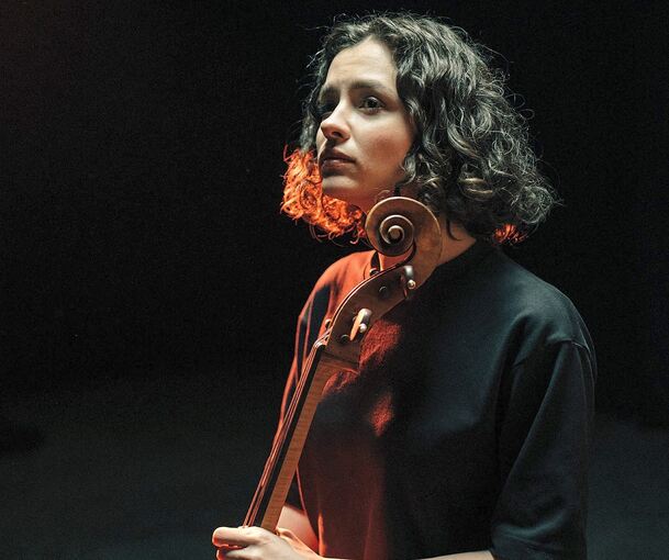 Anastasia Kobekina gastiert am Wochenende mit dem Kammerorchester Basel im Forum.