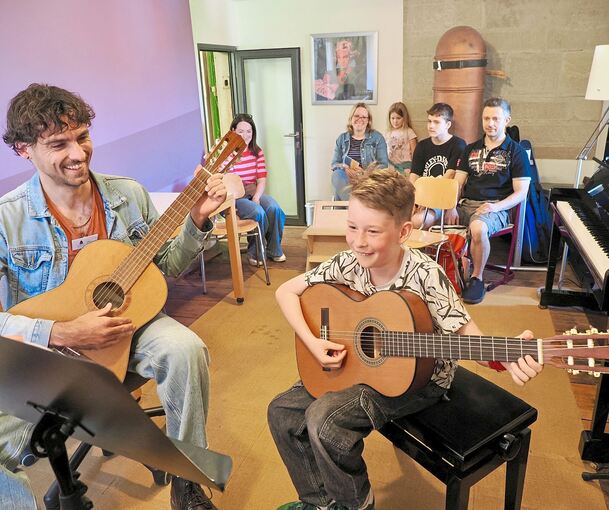 Beim Tag der offenen Tür in der Musikschule im Mai zeigten Schüler und Lehrer, was mit Instrumenten möglich ist. Ab Oktober sollen die Unterrichtsgebühren um fünf Prozent steigen.
