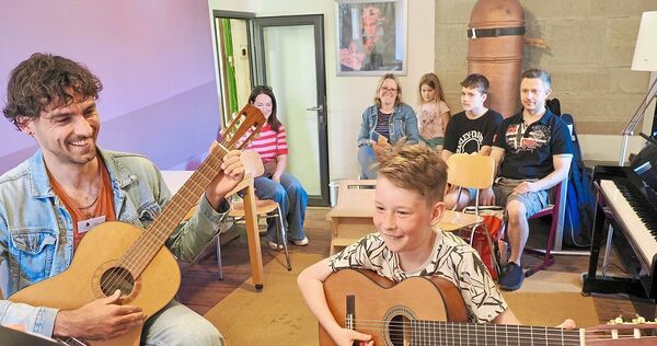 Beim Tag der offenen Tür in der Musikschule im Mai zeigten Schüler und Lehrer, was mit Instrumenten möglich ist. Ab Oktober sollen die Unterrichtsgebühren um fünf Prozent steigen.