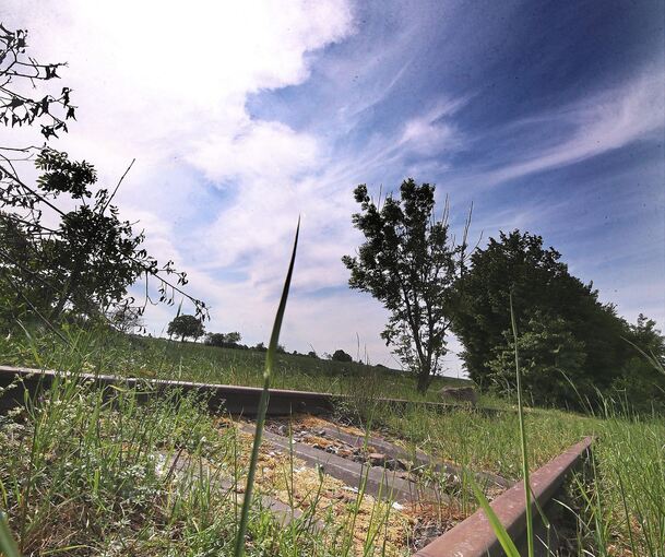 Alte Bahngleise zwischen Markgröningen, Möglingen und Ludwigsburg: Ende 2032 könnten hier wieder Züge fahren.