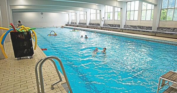 Markgröninger Stadtbad aus den 70er Jahren: Offen ist es nur noch für den Schul- und Vereinssport.