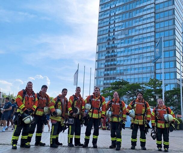 Sieben Männer und eine Frau, alle zwischen 18 und 41 Jahren: Die Freiwillige Feuerwehr Erligheim war beim Kölner Treppenlauf am Start.