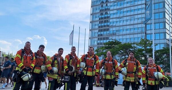 Sieben Männer und eine Frau, alle zwischen 18 und 41 Jahren: Die Freiwillige Feuerwehr Erligheim war beim Kölner Treppenlauf am Start.