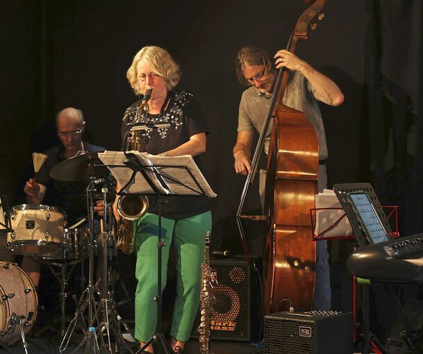 Regina Büchner und ihre Band beim Konzert im Wartesaal.