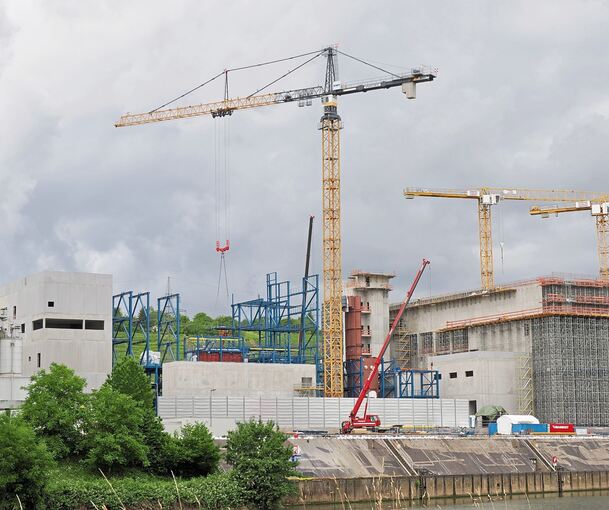 Die Baustelle für die Klärschlammverbrennung Anfang Juni: Ob sich die Einspeisung von Abwärme in ein Wärmenetz lohnt, soll geprüft werden.