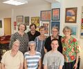 „Farben trotz Narben“ hieß die Ausstellung in Aldingen, an der mitgewirkt haben (vorn von links): Sibylle Wagner, Monika Cichos, Martin Gotorbe. Hinten von links: Heike Eichinger vom „Salon en passant“, Michael Biehler, Dora Müller, Anna-Maria Stegma