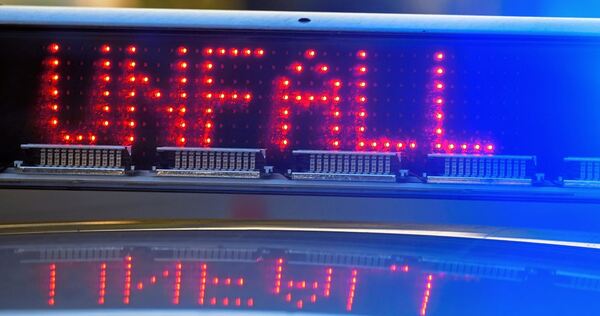 Polizeifahrzeug im Einsatz.