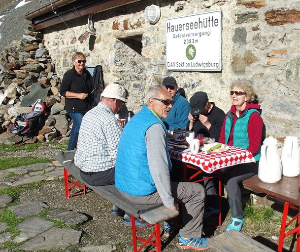 Die Hauerseehütte ist eine Selbstversorgerhütte. Hier muss jeder seine Brotzeit mitbringen.