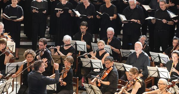 Epochales Oratorium: Die Kantorei der Karlshöhe in der Friedenskirche.