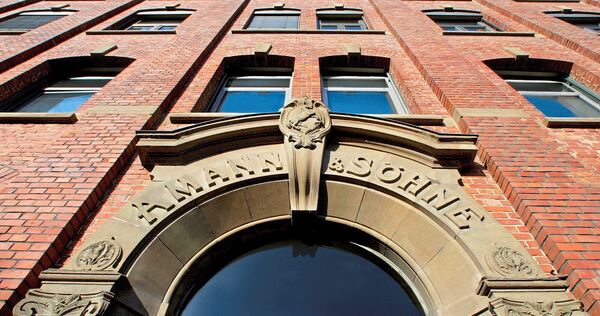 Historischer Eingang: Die Geschichte der Amann Group reicht weit ins 19. Jahrhundert zurück.