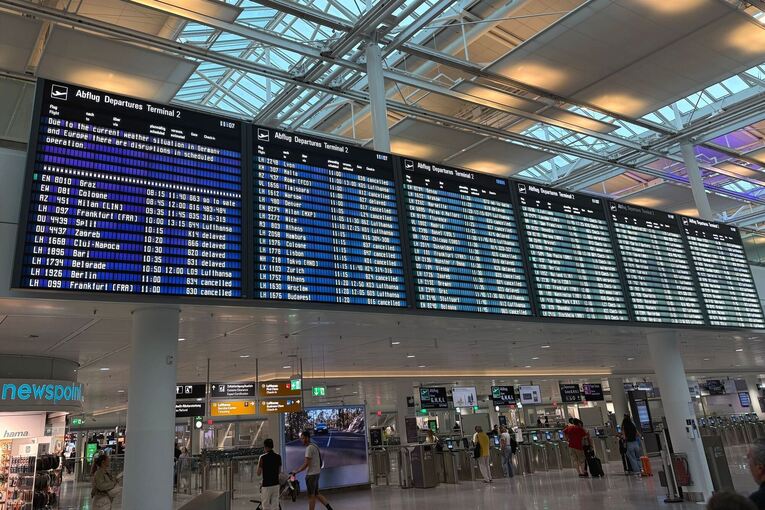 Abfertigungsstopp am Münchner Flughafen nach Unwetterwarnung Abfertigungsstopp am Münchner Flughafen nach Unwetterwarnung