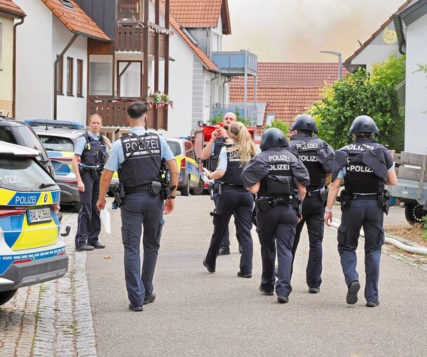Die Polizei ist mit einem Großaufgebot vor Ort.