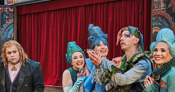 Ensemble der Produktion „Die Zauberflöte – The Opera But Not The Opera“ in Esslingen.