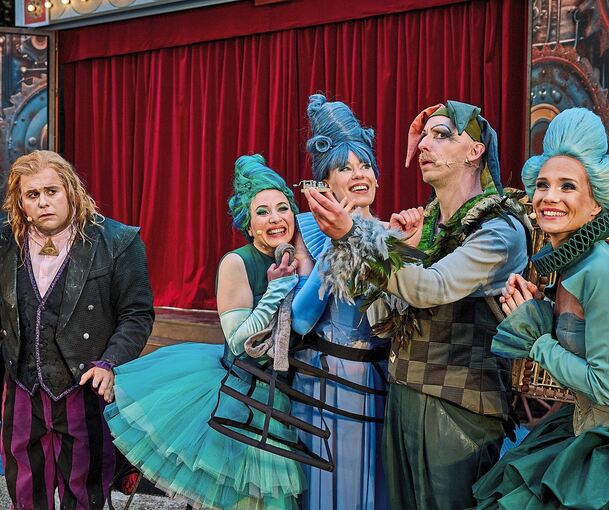 Ensemble der Produktion „Die Zauberflöte – The Opera But Not The Opera“ in Esslingen.