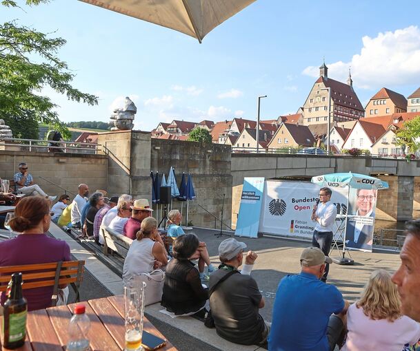 Fabian Gramling beim „Bundestag Open Air“ auf der Besigheimer Enzterrasse.