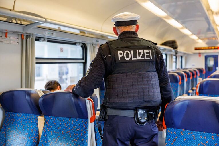 Bundespolizei kontrolliert deutsch-tschechische Grenze Bundespolizei kontrolliert deutsch-tschechische Grenze