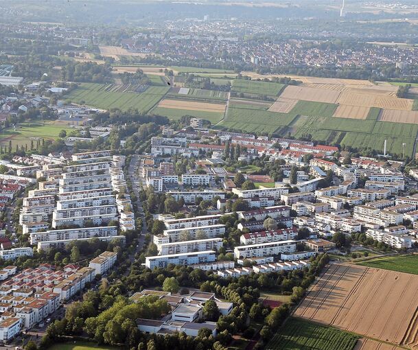 Blick auf Pattonville: Der westliche Teil gehört zu Kornwestheim, der östliche zu Remseck. Verbunden wird die Siedlung über einen Zweckverband.