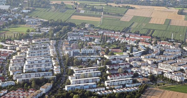 Blick auf Pattonville: Der westliche Teil gehört zu Kornwestheim, der östliche zu Remseck. Verbunden wird die Siedlung über einen Zweckverband.