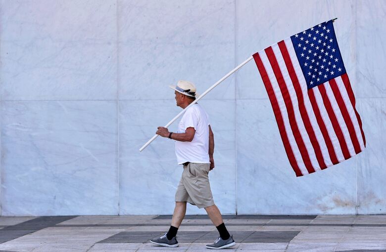 Mann mit US-Flagge Mann mit US-Flagge