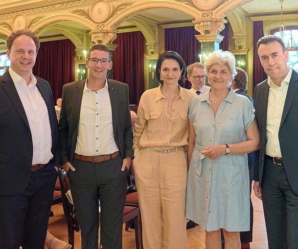 Diskussion über Europa mit Oberbürgermeister Matthias Knecht, Hagen Zimer, Vorstandsmitglied bei Trumpf, Moderatorin Isabell Hoffmann, dfi-Präsidentin Sylvie Goulard und Nils Schmid, parlamentarischer Staatssekretär im Bundesverteidigungsministerium.