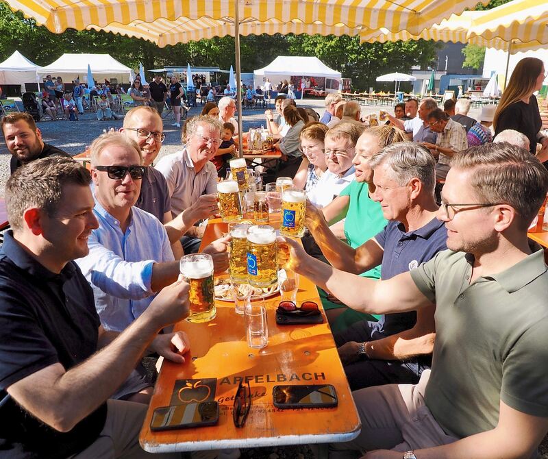 Die Politprominenz aus den umliegenden Gemeinden war auch zugegen.