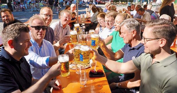 Die Politprominenz aus den umliegenden Gemeinden war auch zugegen.