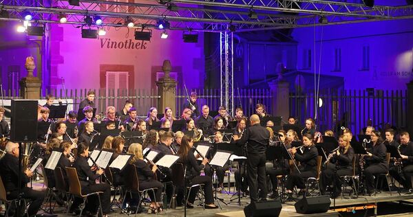 Der Charme der Bönnigheimer Nachtmusik: Die Zuschauer können sich ihr eigenes Konzertprogramm zusammenstellen – ob bei Dunkelheit …