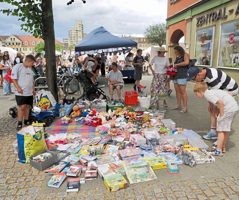 Schnäppchen gab es beim Kinderflohmarkt.