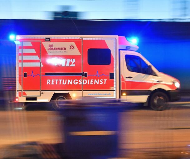 Der Motorradfahrer wur de mit schweren Verletzungen ins Krankenhaus gebracht. Der Motorradfahrer wur de mit schweren Verletzungen ins Krankenhaus gebracht.