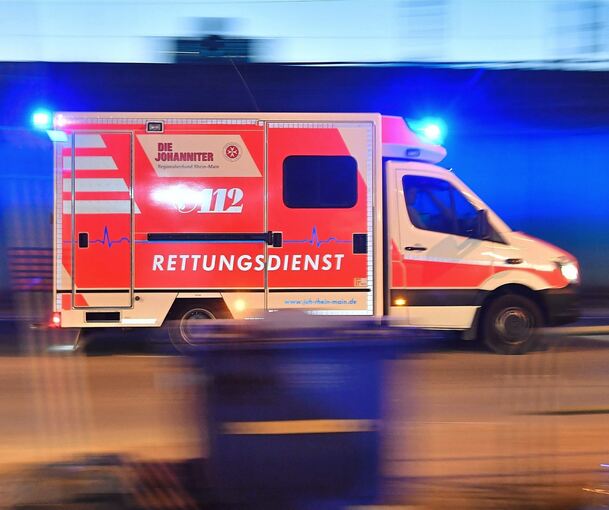 Der 17-Jährige wurde zur stationären Behandlung ins Krankenhaus gebracht. Der 17-Jährige wurde zur stationären Behandlung ins Krankenhaus gebracht.