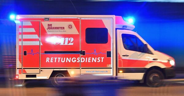 Der 17-Jährige wurde zur stationären Behandlung ins Krankenhaus gebracht. Der 17-Jährige wurde zur stationären Behandlung ins Krankenhaus gebracht.