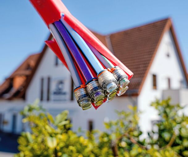 In Sachsenheim soll „in etwa zwei Jahren für 90 oder sogar mehr Prozent der Haushalte ein Glasfaseranschluss vorhanden“ sein“.