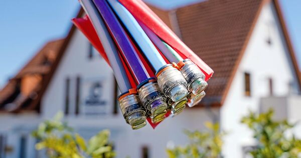 In Sachsenheim soll „in etwa zwei Jahren für 90 oder sogar mehr Prozent der Haushalte ein Glasfaseranschluss vorhanden“ sein“.