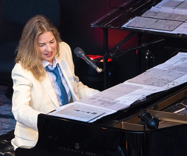 Weltstar im intimen Schlosshof: Diana Krall bei den Jazz Open.
