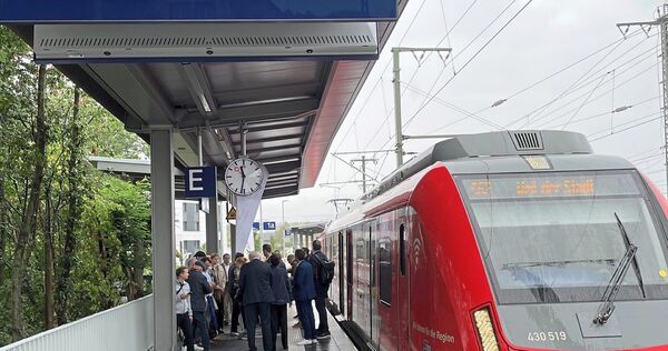 Anfang September 2025 wurde der Bahnsteig 1a in Feuerbach eingeweiht, seitdem ist er Start und Ziel der Linie S62. Anfang September 2025 wurde der Bahnsteig 1a in Feuerbach eingeweiht, seitdem ist er Start und Ziel der Linie S62.