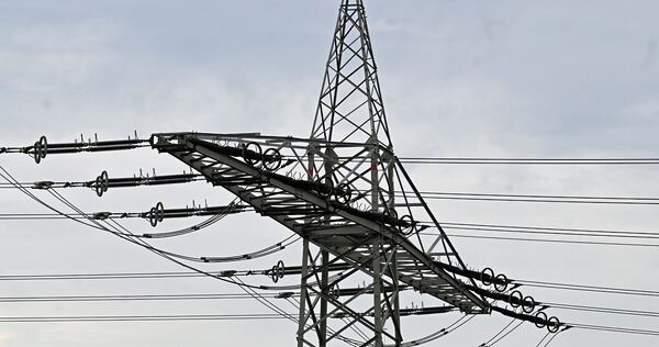 Ein Kurzschluss an einer Freileitung hat zu einem Stromausfall am Dienstagnachmittag geführt. Ein Kurzschluss an einer Freileitung hat zu einem Stromausfall am Dienstagnachmittag geführt.